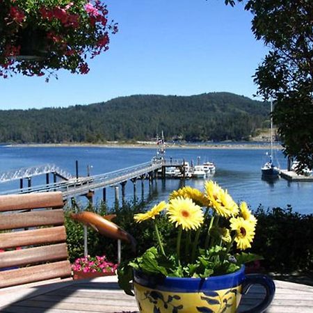 Salty Towers Ocean Front Cottages Sooke Exterior photo
