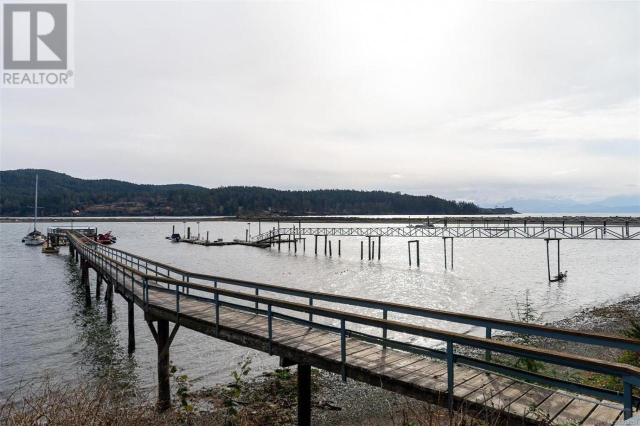 Salty Towers Ocean Front Cottages Sooke Exterior photo