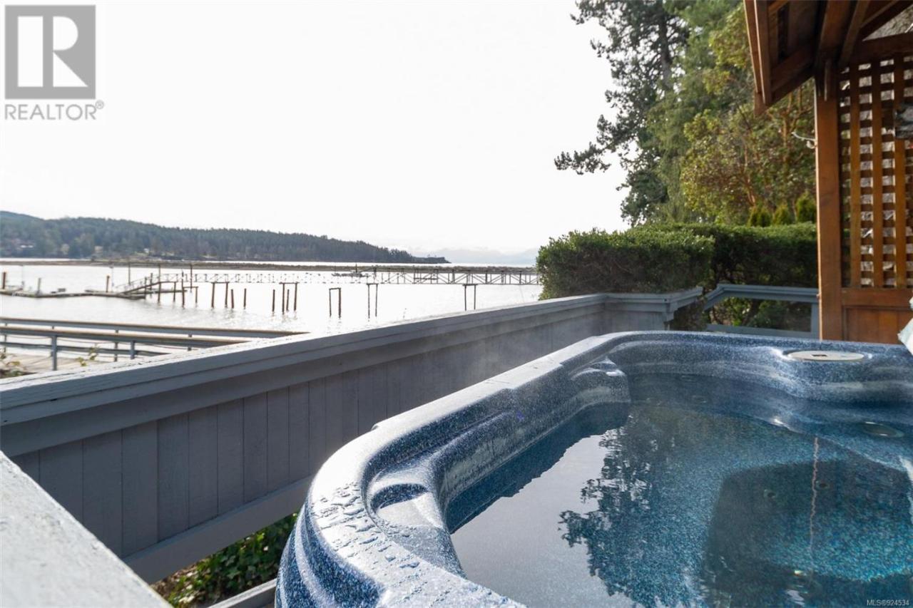 Salty Towers Ocean Front Cottages Sooke Exterior photo