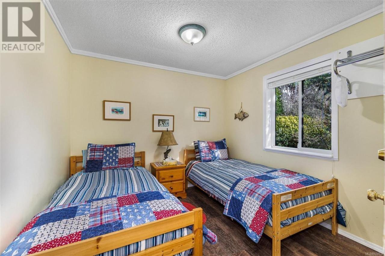 Salty Towers Ocean Front Cottages Sooke Exterior photo