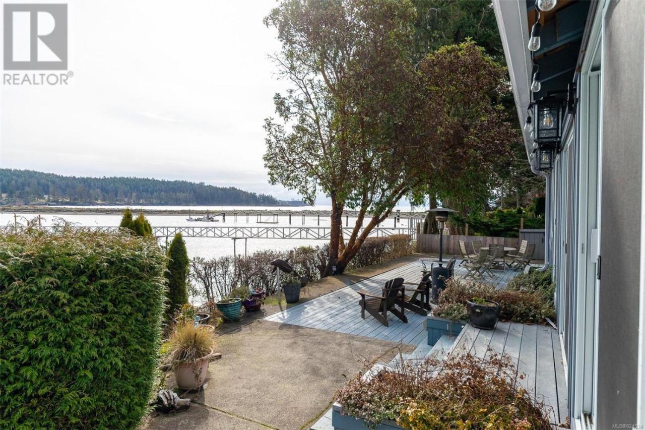 Salty Towers Ocean Front Cottages Sooke Exterior photo