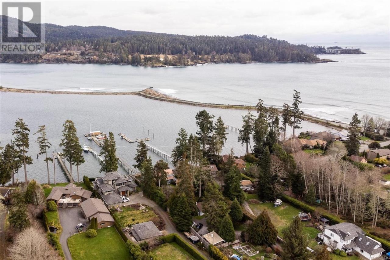 Salty Towers Ocean Front Cottages Sooke Exterior photo